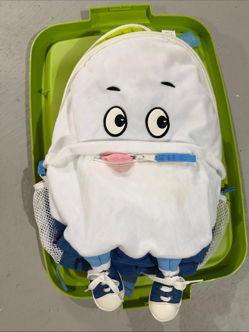 Sarah Jessica Parker Gap White Egg Plush Backpack with Blue Accents